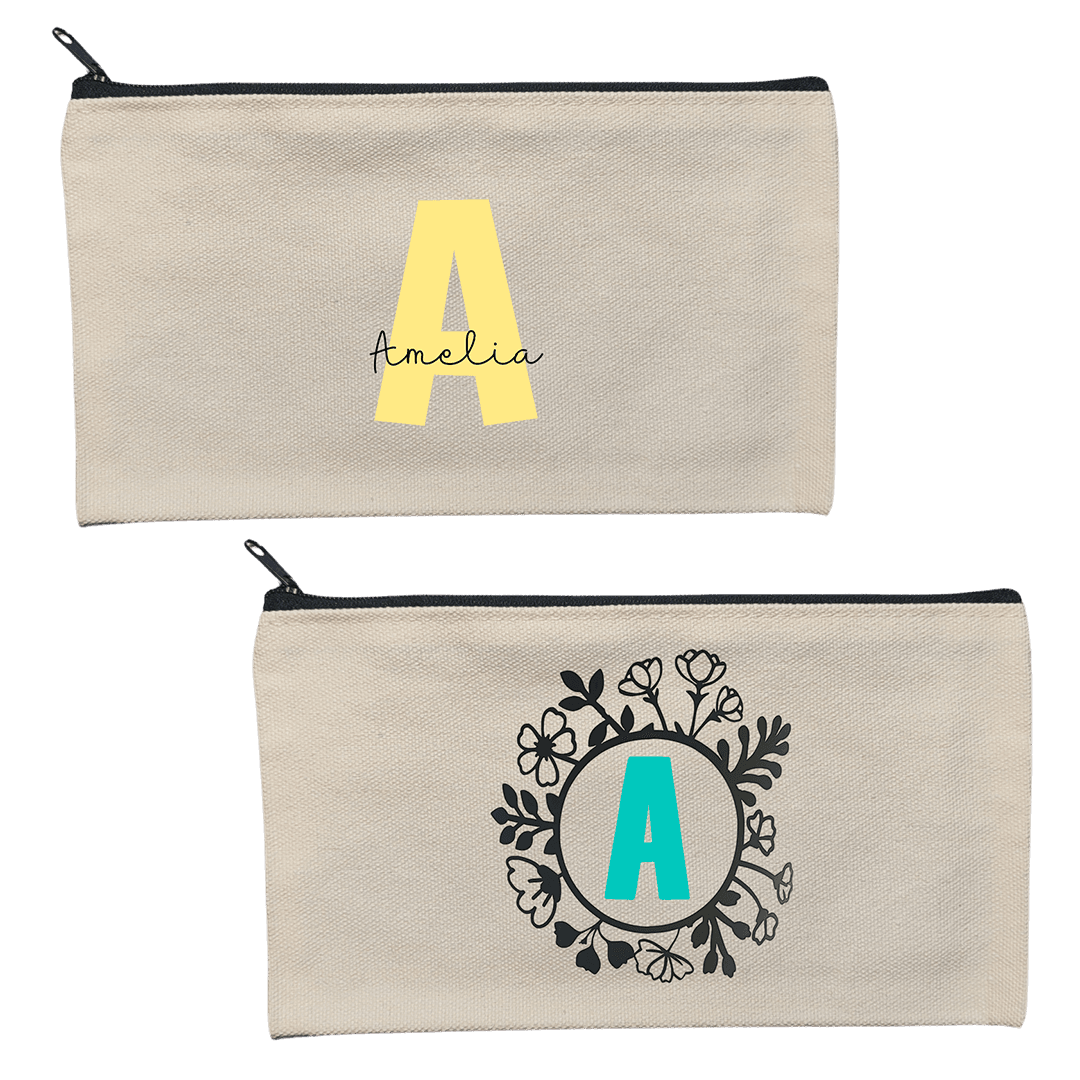 Estuche minimalista beige con diseño de inicial